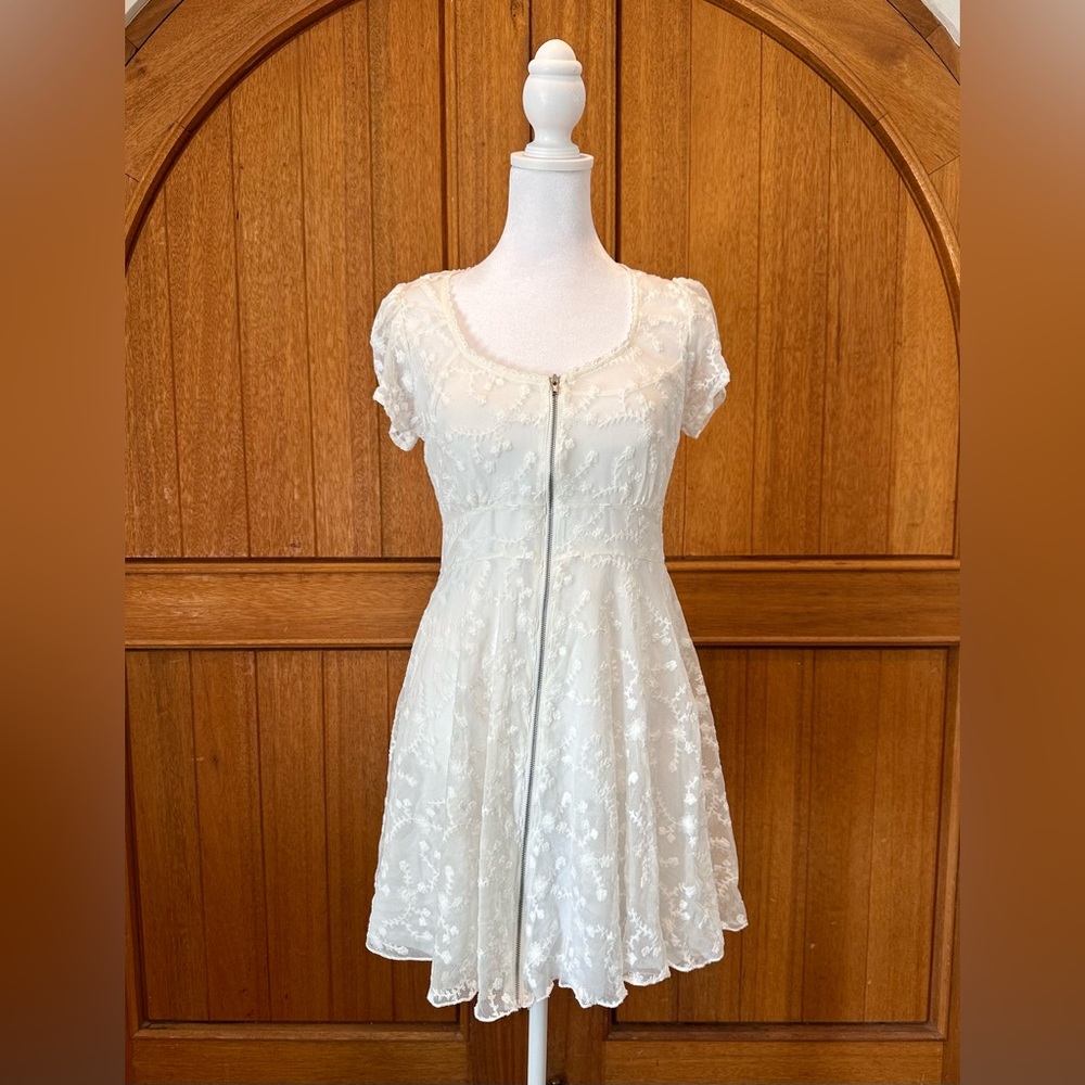 Forever 21 Medium Off white floral lace zip up mini dress
